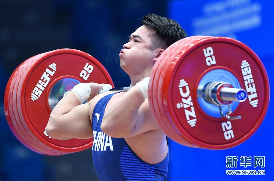 (體育)(1)舉重——世界杯:田濤獲男子96公斤級(jí)挺舉和總成績冠軍