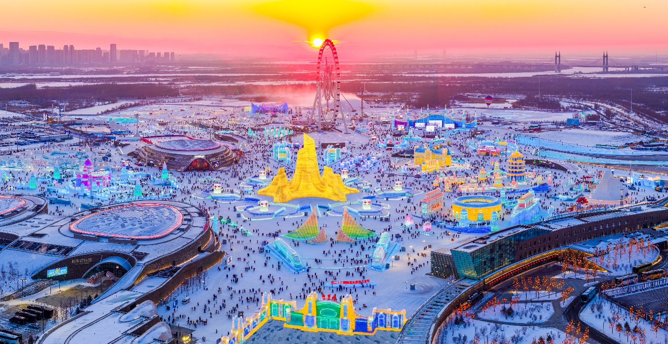 哈爾濱冰雪大世界迎來“開門紅”。人民網(wǎng)記者 蘇靖剛攝