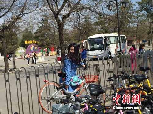越來(lái)越多的用戶開(kāi)始使用共享單車。<a target='_blank'  _fcksavedurl='http://www.chinanews.com/' ></table>中新網(wǎng)</a> 吳濤 攝