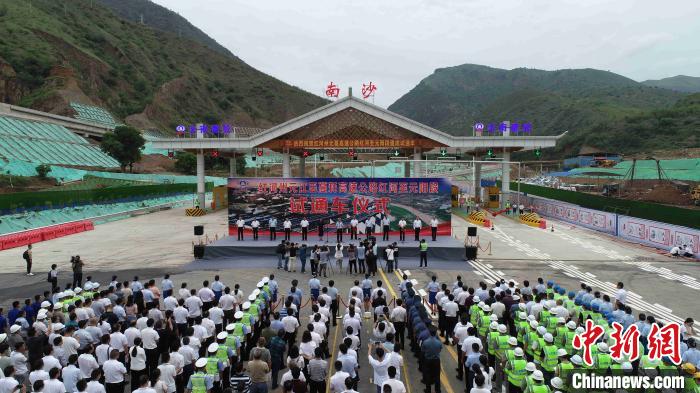 世界遺產哈尼梯田試通高速公路預計年底連通中越邊境