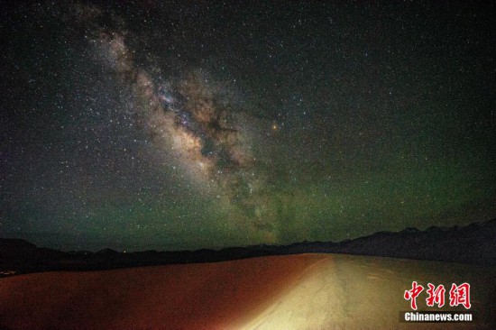 圖為6月20日晚，高原銀河風(fēng)光。曹枝清 攝